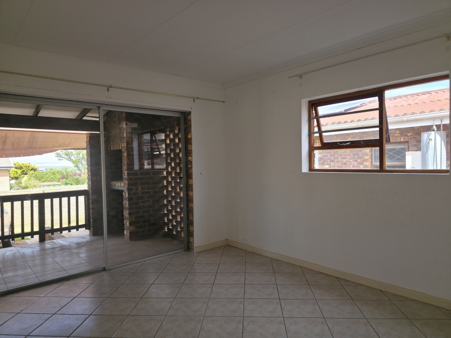 3 Bedroom Property for Sale in Wavecrest Eastern Cape
